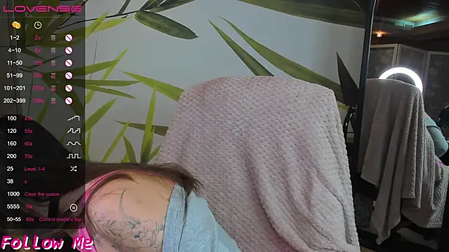 Snapshot of honeybuns_lizzy chatting on November 14, 12:09 am honeybuns lizzy online show from November 14, 12:09 am