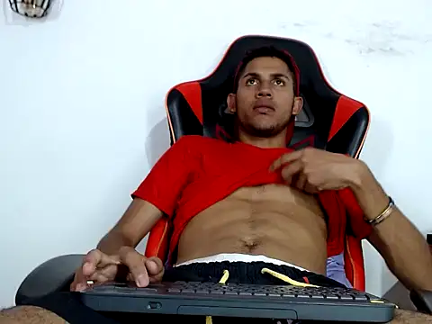 Snapshot of sexy_latin_cum chatting on October 18, 11:16 pm sexy latin cum online show from October 18, 11:16 pm