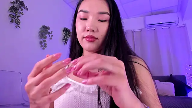 Divine Madeleine online show from June 12, 6:01 am