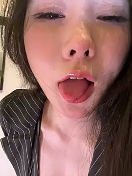 Snapshot of anqi6376 chatting on June 1, 3:25 pm anqi6376 online show from June 1, 3:25 pm