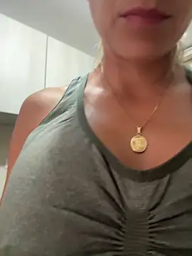 valentina herrrera online show from December 17, 12:33 pm