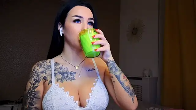 Snapshot of EvaXXRoseXX chatting on October 16, 3:29 am EvaXXRoseXX online show from October 16, 3:29 am