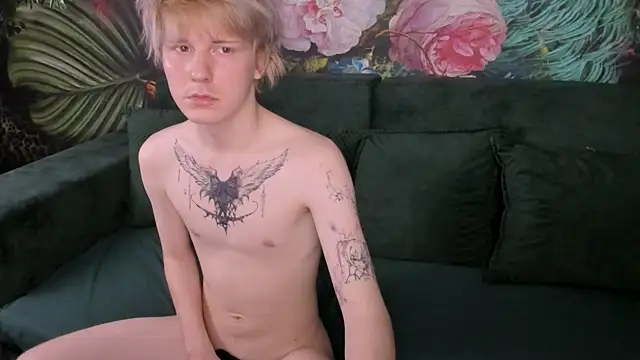 Snapshot of KevinMilky chatting on November 14, 8:40 pm KevinMilky online show from November 14, 8:40 pm