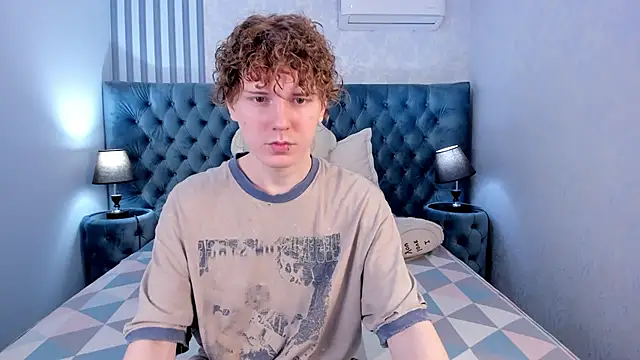 Snapshot of KevinMilky chatting on March 14, 6:52 am KevinMilky online show from March 14, 6:52 am