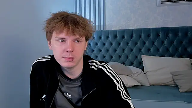 Snapshot of KevinMilky chatting on March 26, 6:41 am KevinMilky online show from March 26, 6:41 am