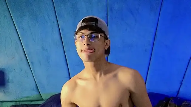 Aaron Eze online show from November 18, 9:30 pm