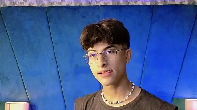 Aaron Eze online show from November 27, 9:17 pm