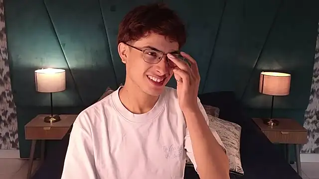 Aaron Eze online show from June 25, 1:37 pm