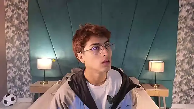 Aaron Eze online show from July 12, 12:07 pm