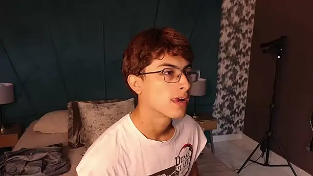 Aaron Eze online show from July 16, 12:33 pm