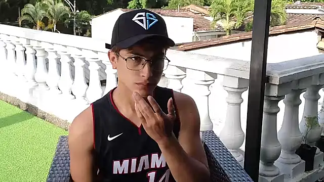 Aaron Eze online show from July 21, 1:02 pm