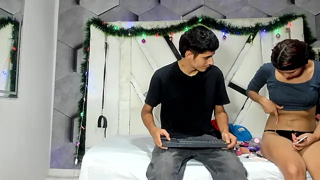 Snapshot of NicollAndJulian chatting on November 28, 1:14 pm NicollAndJulian online show from November 28, 1:14 pm