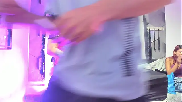 Snapshot of NicollAndJulian chatting on December 2, 12:32 pm NicollAndJulian online show from December 2, 12:32 pm