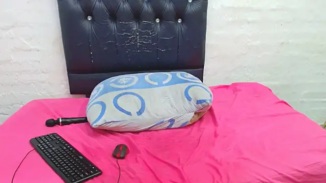 Snapshot of DaisyGirlxx chatting on November 17, 9:20 pm DaisyGirlxx online show from November 17, 9:20 pm