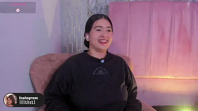 lilithst  online show from June 7, 8:23 pm