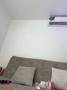 Julietalcl online show from October 31, 9:05 pm