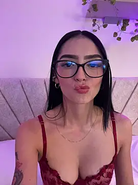 Snapshot of Im_sofiaaa chatting on August 6, 1:51 am Im sofiaaa online show from August 6, 1:51 am