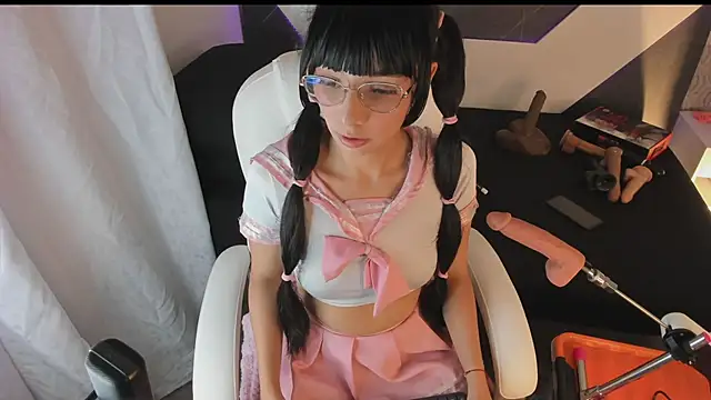 michelle cutee  online show from November 8, 8:29 pm