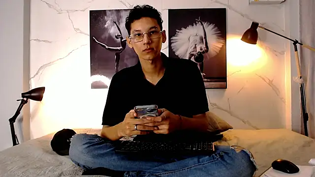 Snapshot of AQUARIUS_x chatting on October 16, 11:55 am AQUARIUS x online show from October 16, 11:55 am