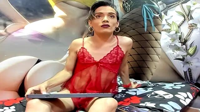 wild-cat-hot online show from December 5, 8:38 pm