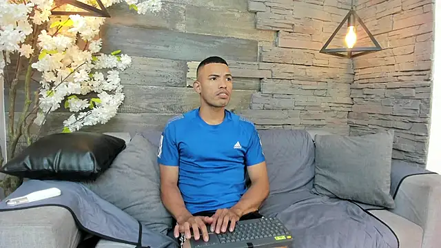 Snapshot of OwenPyerce chatting on October 23, 4:17 pm OwenPyerce online show from October 23, 4:17 pm