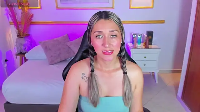 karlyy  online show from November 4, 7:24 pm