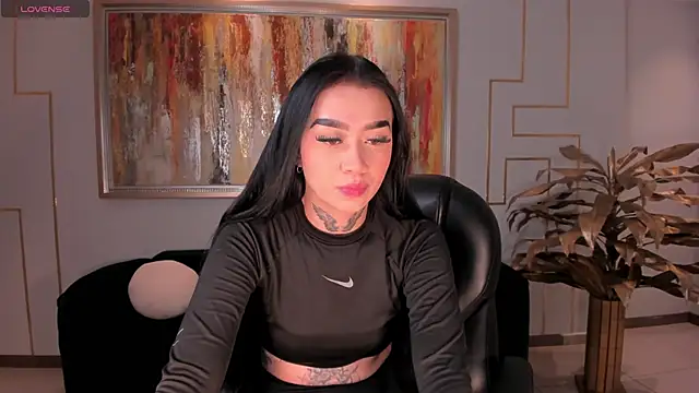 Snapshot of MeganCross1 chatting on November 26, 4:02 am MeganCross1 online show from November 26, 4:02 am