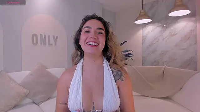 Snapshot of AnnieMonroe1 chatting on November 19, 11:54 am AnnieMonroe1 online show from November 19, 11:54 am