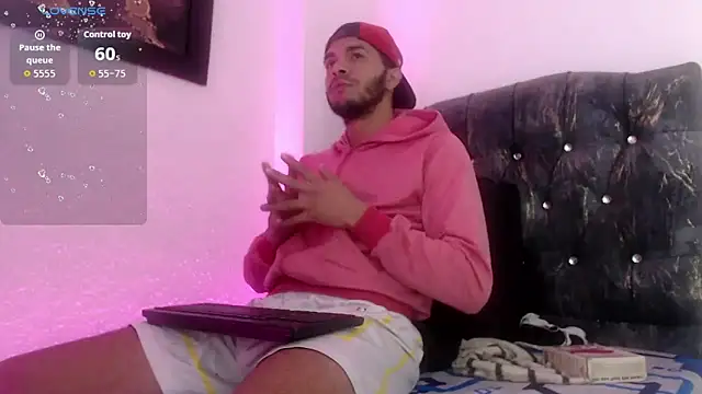 Snapshot of pether_hairy chatting on April 2, 4:43 am pether hairy online show from April 2, 4:43 am