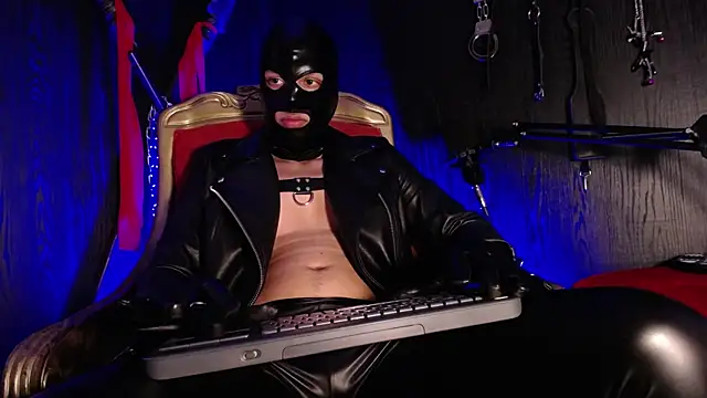 Snapshot of Master_Connor_BDSM chatting on November 2, 12:46 am Master Connor BDSM online show from November 2, 12:46 am