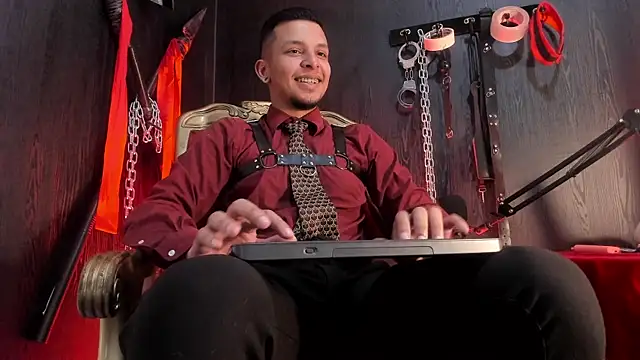 Snapshot of Master_Connor_BDSM chatting on November 8, 10:19 pm Master Connor BDSM online show from November 8, 10:19 pm