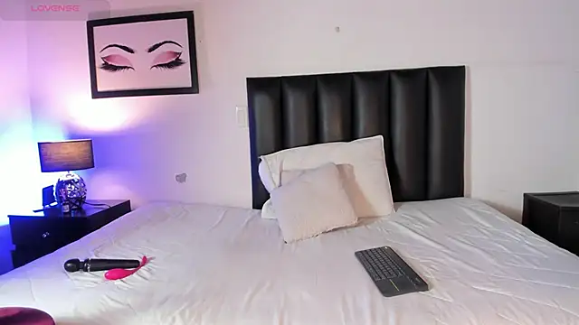 MelanieKimm online show from December 5, 7:10 pm