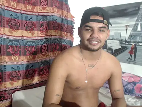 Snapshot of Charly_22cm chatting on October 22, 4:46 am Charly 22cm online show from October 22, 4:46 am