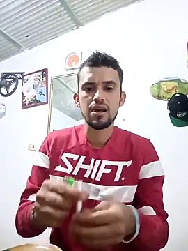 Snapshot of Crisjo29 chatting on March 2, 2:47 am Crisjo29 online show from March 2, 2:47 am