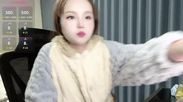 Snapshot of Momo-999 chatting on November 19, 5:46 pm Momo-999 online show from November 19, 5:46 pm