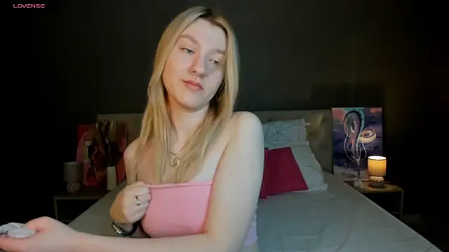 Snapshot of LinaRayy chatting on October 18, 9:32 am LinaRayy online show from October 18, 9:32 am