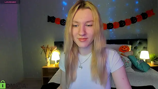 Snapshot of LinaRayy chatting on October 22, 9:31 am LinaRayy online show from October 22, 9:31 am