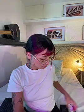 Emma duff online show from March 28, 7:35 pm