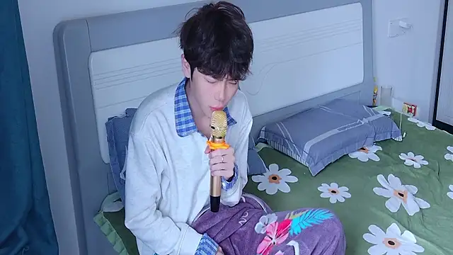 Snapshot of Stuffy-111 chatting on October 22, 2:23 am Stuffy-111 online show from October 22, 2:23 am