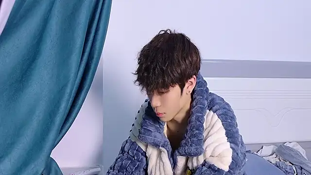 Snapshot of Stuffy-111 chatting on October 28, 10:19 am Stuffy-111 online show from October 28, 10:19 am