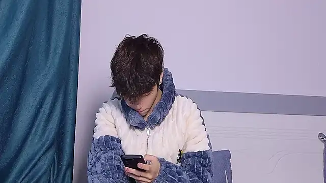 Snapshot of Stuffy-111 chatting on October 30, 4:58 am Stuffy-111 online show from October 30, 4:58 am