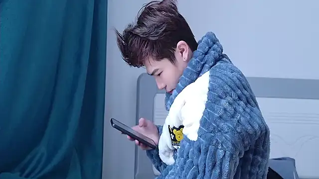 Snapshot of Stuffy-111 chatting on November 12, 5:08 am Stuffy-111 online show from November 12, 5:08 am