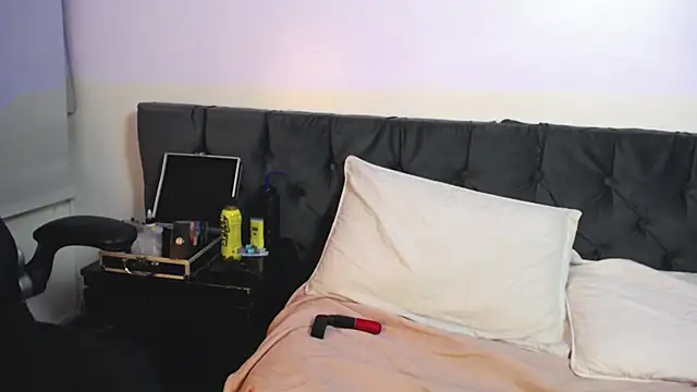 jadeandsamuel online show from October 26, 5:02 am