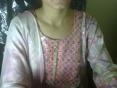 Snapshot of Shezi_N chatting on November 5, 12:43 am Shezi N online show from November 5, 12:43 am