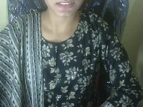 Snapshot of Shezi_N chatting on November 6, 10:38 am Shezi N online show from November 6, 10:38 am