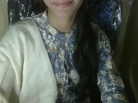 Snapshot of Shezi_N chatting on November 22, 2:38 pm Shezi N online show from November 22, 2:38 pm