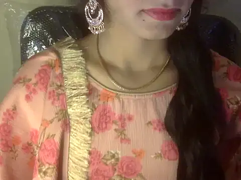 Snapshot of Shezi_N chatting on December 4, 10:02 am Shezi N online show from December 4, 10:02 am