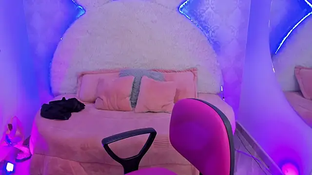 Snapshot of valentina_clk chatting on November 7, 1:11 pm valentina clk online show from November 7, 1:11 pm