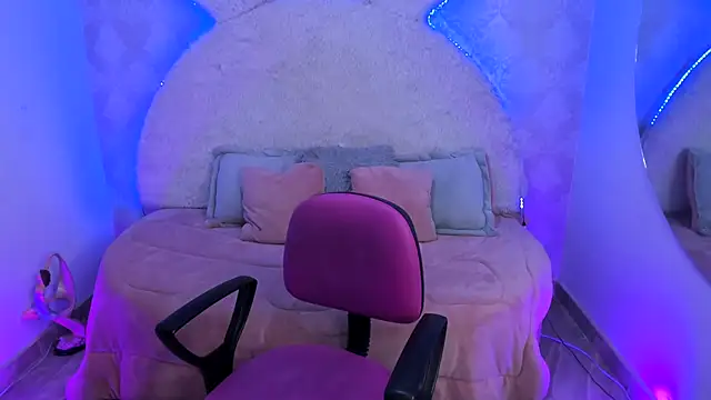 Snapshot of valentina_clk chatting on November 26, 1:01 pm valentina clk online show from November 26, 1:01 pm