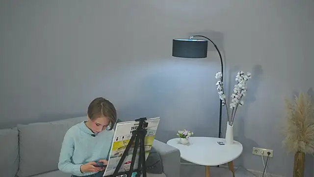 Snapshot of SabraDonkle chatting on October 19, 10:49 am SabraDonkle online show from October 19, 10:49 am